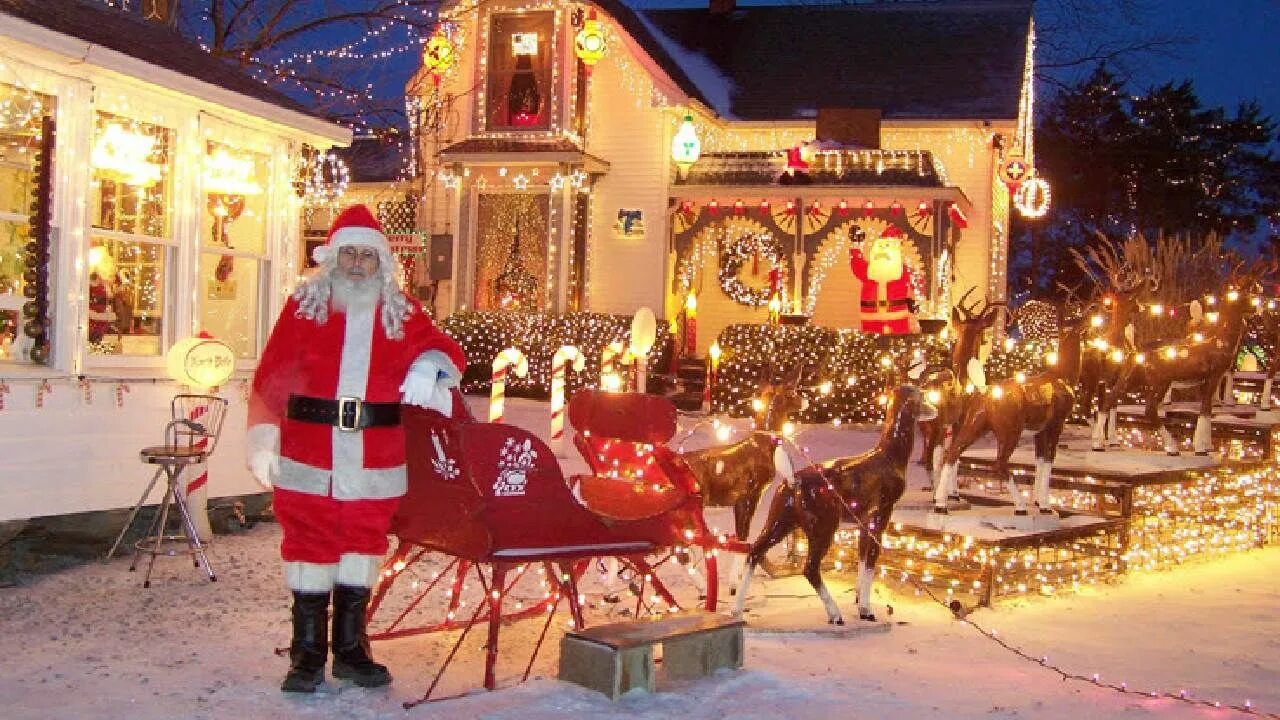 Город санта клауса в америке. Santa back in town. Статуя санта клауса. Kurt russell - santa claus is back in town. Дед мороз в горах.