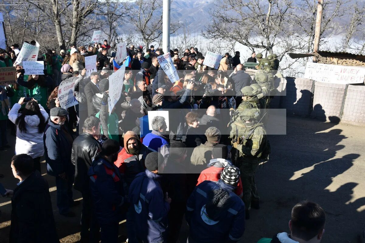 Аз новости сегодня новости сегодня последние. Протест. Совет старейшин Еревана. Активисты на дороге Ханкенди-Лачин. Ситуация в Лачине.