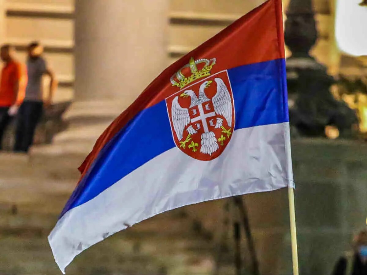 «сербия в сердце моём…» – 2022. сербия флаг и герб. сербский флаг. флаг сербии в году 1992. правительство сербии.