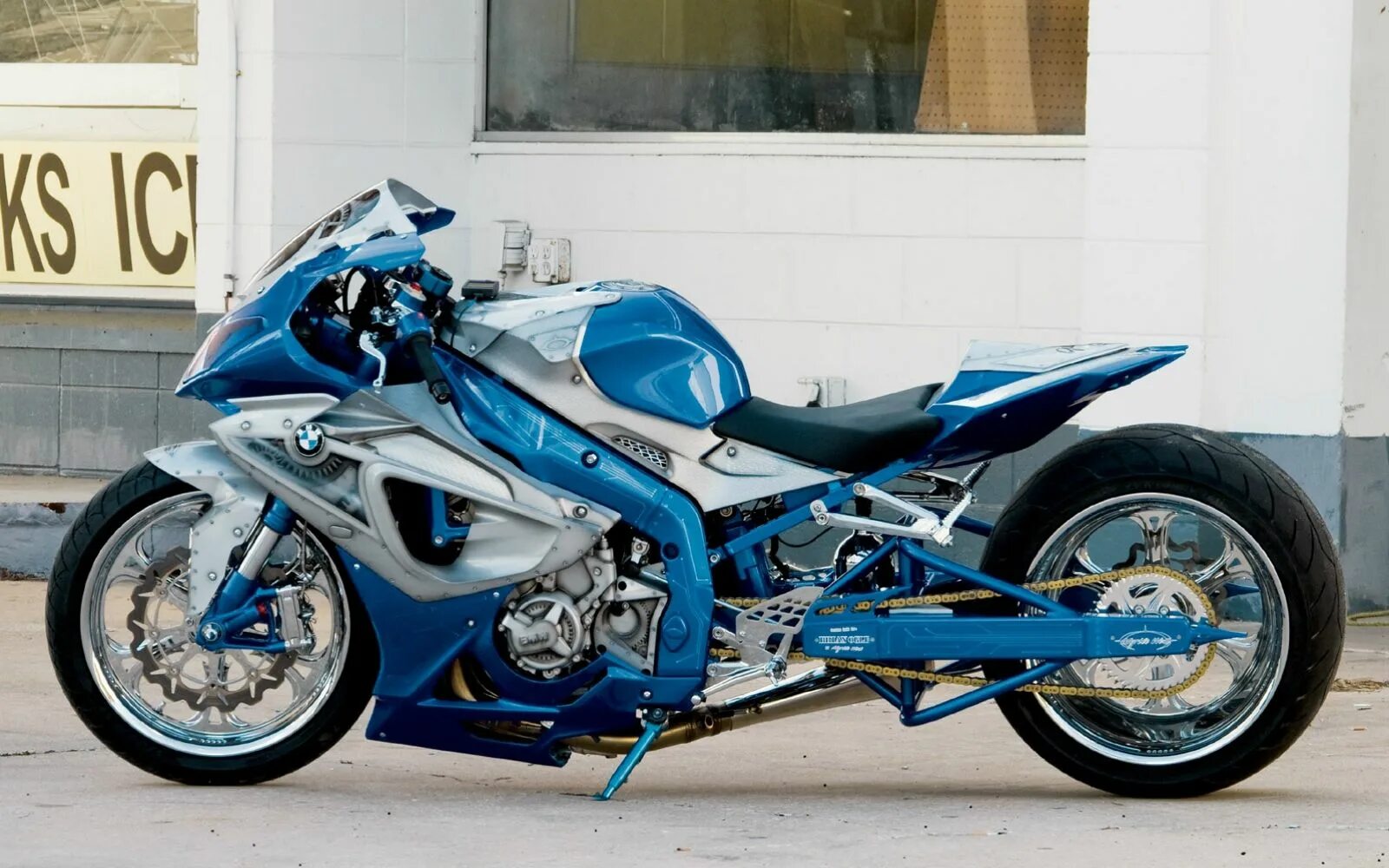 Удлиненные мотоциклы. BMW s1000rr кастом. Мотоцикл БМВ 1000rr кастом. БМВ 1000 мото стрит. BMW s1000rr 2010.