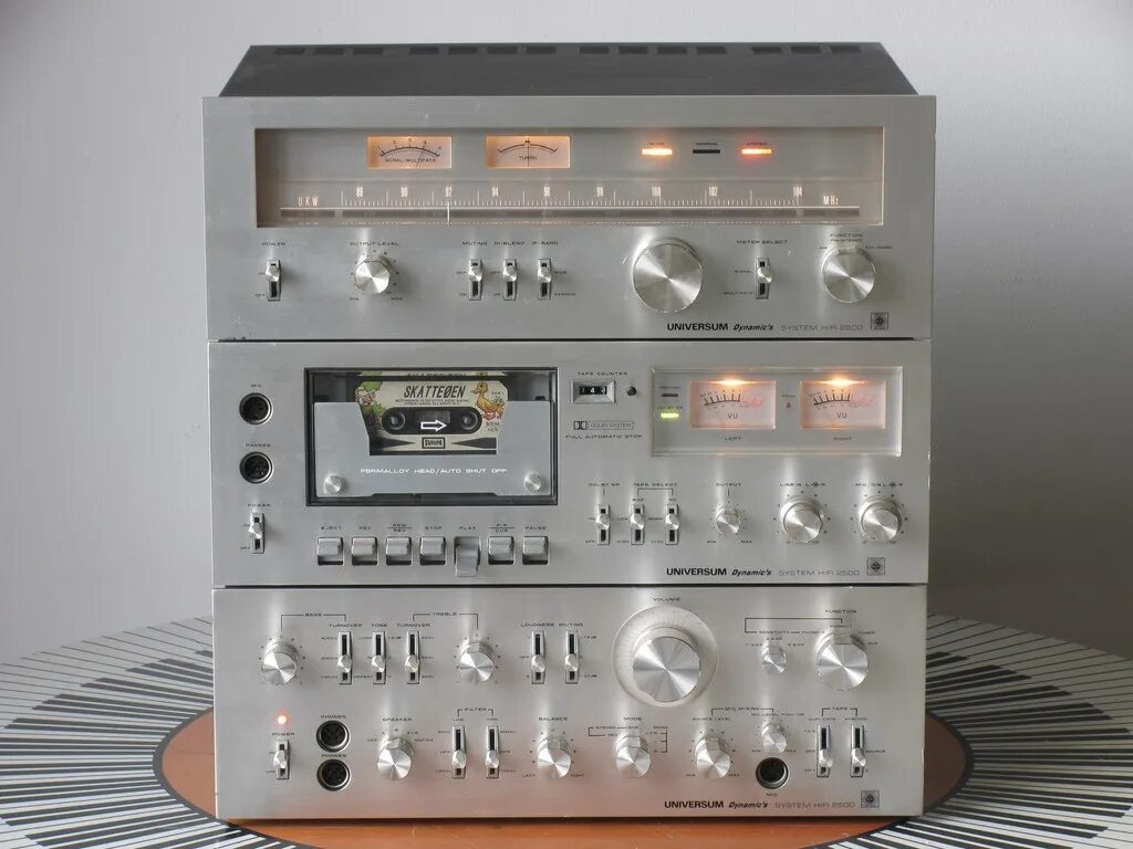 Руш купить. Усилитель Universum v46012. Дека кассетная «Universum Hi-Fi System 6600». Усилитель Universum Dynamics System 2500. Hi-Fi Hi-end аппаратура.