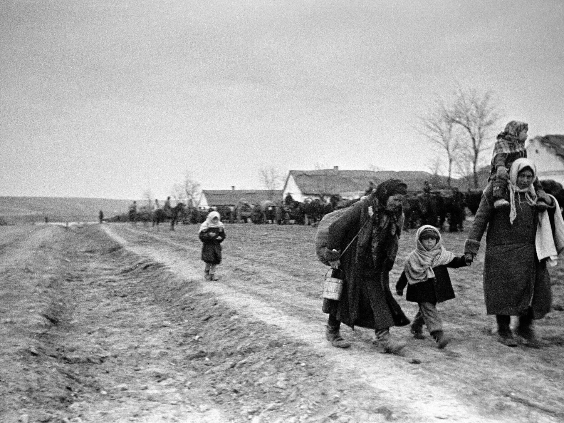 Фашистская деревня. Украинские деревни в оккупации 1941. Белоруссия в оккупации.села. Деревня Клушино оккупирована немцами.