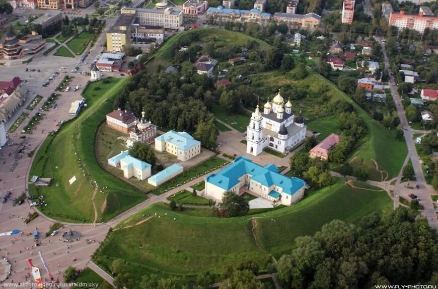 Город на дмитровском. Дмитров. Город Дмитров фото города. Территория Дмитровского района. Внуковская 33а Дмитров.