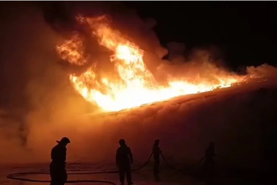 Горящие омск. 2022 называевск. Пожар у посёлка солнечный омск. Горящие омск. 05.