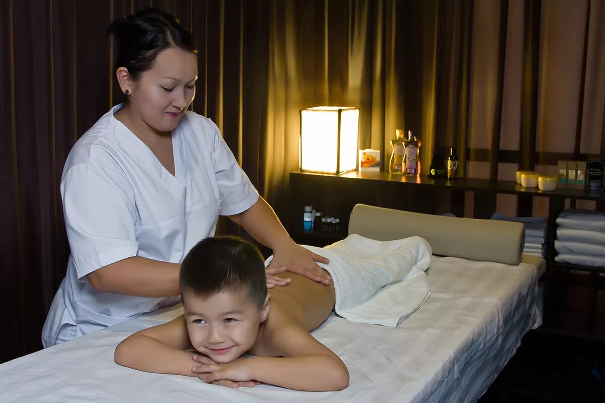 фотосессия детского массажиста. детский массаж. работать детским массажистом. детский массаж. работать детским массажистом.