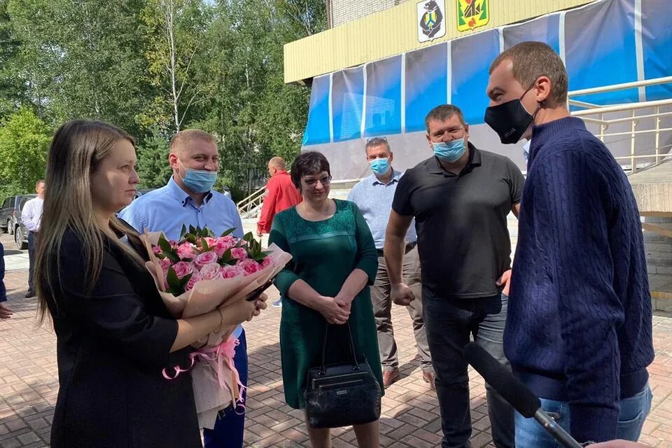 Картинки две подружки. Дегтярев верхнебуреинский район. Фотосессия 4 подруги в студии. Наша дарья фото. В рабочем поселке подруга.