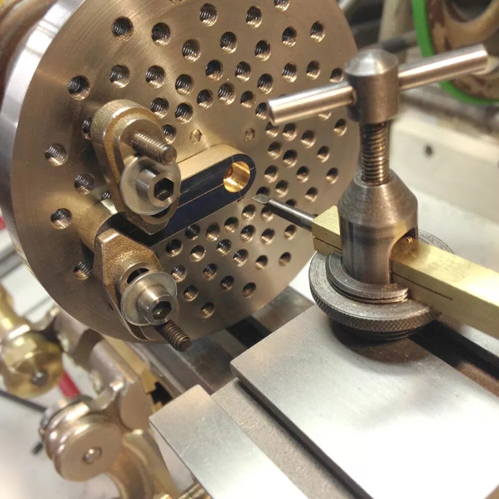 выточить на токарном станке по металлу. сверление и растачивание отверстия на токарном станке. выточить на токарном станке по металлу. выточить на токарном станке по металлу. токарные детали.