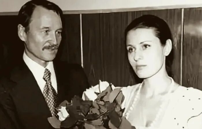 Сын валентины толкуновой сейчас фото Фото 9. Николай Папоров на похоронах Валентины Толкуновой Irma Stream