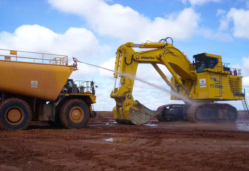 Komatsu pc4000. Комацу 4000. pc 4000 komatsu. komatsu pc4000-11. рс 4000 экскаватор.