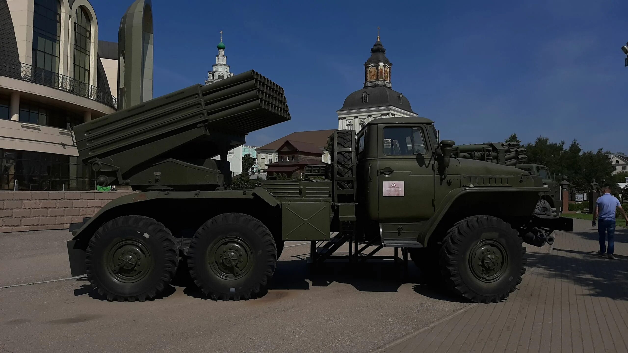 Установить военный. БМ-21 град. Системы залпового огня "град-м". БМ 21 град КАМАЗ. ЗИЛ - 131 БМ - 21 град.