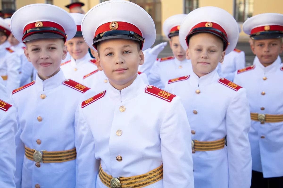 Сву 1. СПБ СВУ Санкт-Петербургское Суворовское военное училище. Суворовское училище Санкт-Петербург 2021. Суворовцы СПБ СВУ. Форма Московского Суворовского училища.