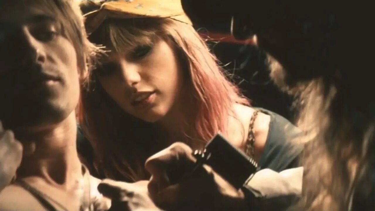 Swift i knew you. Тейлор свифт i knew you were trouble клип. taylor swift i knew you were trouble scores. i knew you were trouble мужским голосом. i knew you were trouble мультфильм.