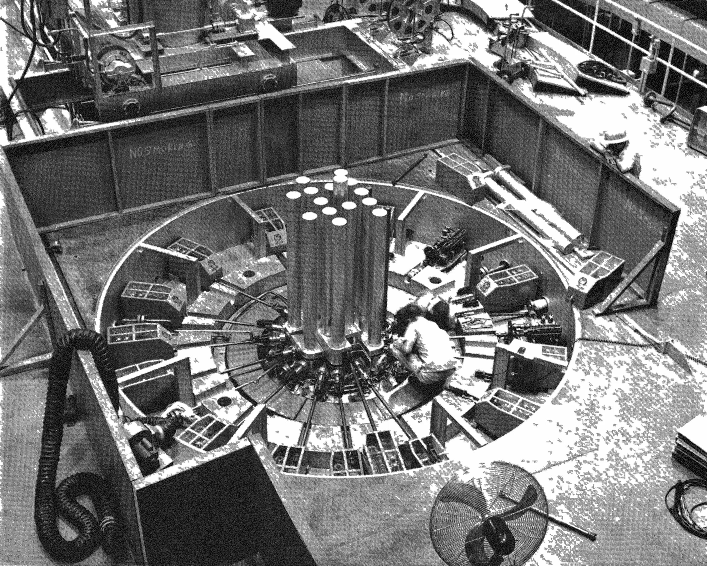 Ядерный реактор ф-1. Тяжеловодный реактор ИТЭФ. Первый атомный реактор Курчатова. Ядерный реактор и-1.