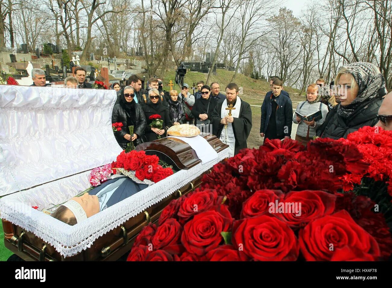 К чему снятся похороны близкого человека живого