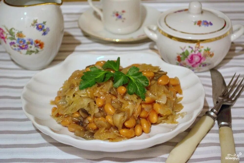 Тушеная капуста рецепт на сковороде. С фасолью. И мяса не надо. Домашние рецепты
