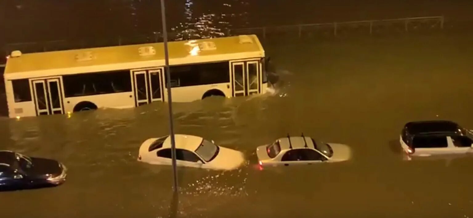 Потоп в Санкт Петербурге 2022. Потоп в Санкт-Петербурге 2021. Санкт-Петербург затопило. Наводнение в Санкт-Петербурге 2023.