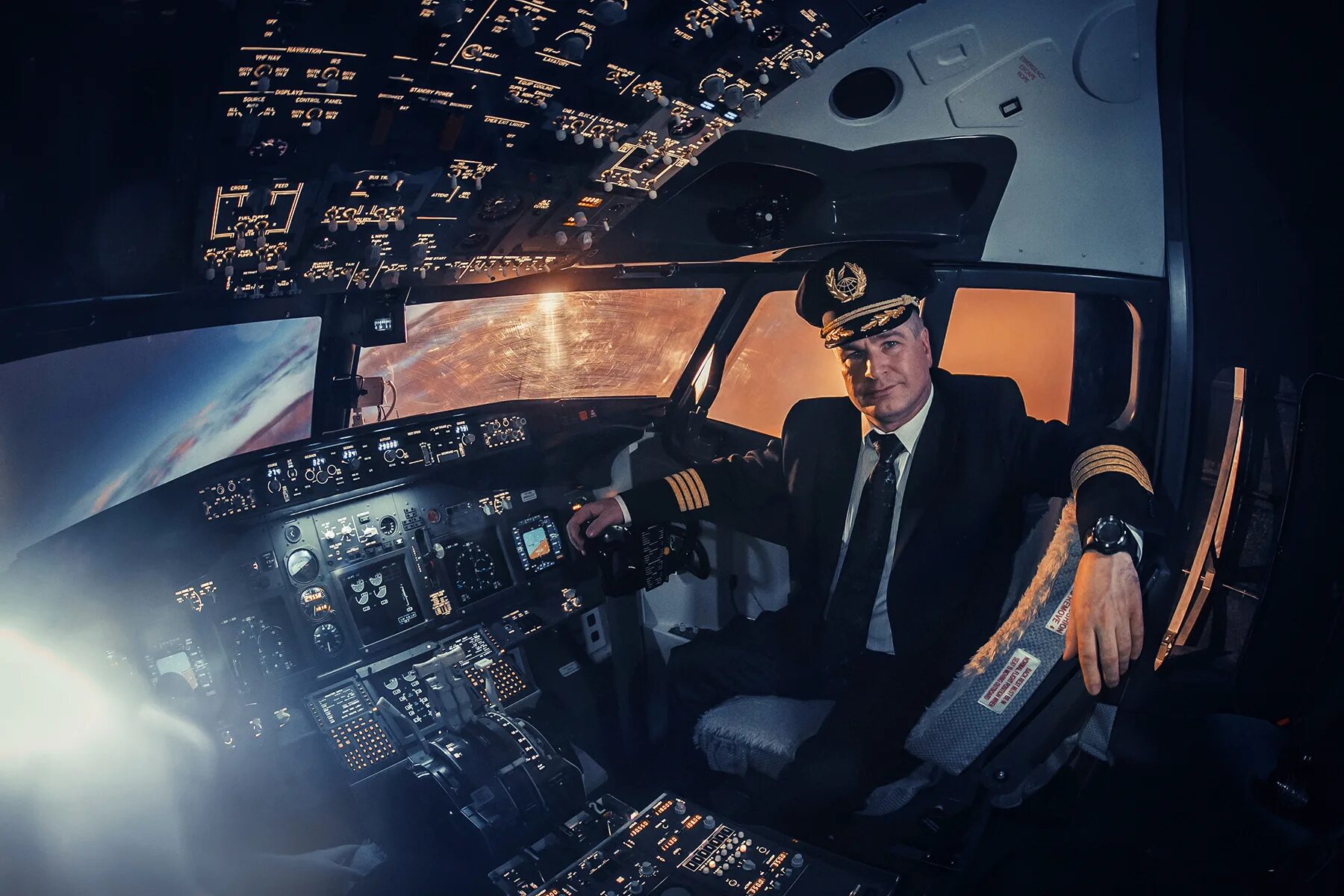 Академия пилотов. Пилот профессия. Девушка пилот за штурвалом. Лёха лётчик алексей кочемасов. Пилот гражданской авиации.