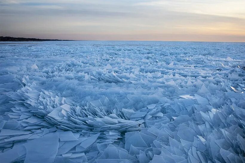 Как выглядит айс. Озеро Мичиган. Озеро Мичиган лед. Озеро Мичиган обледенело. Мичиган во льду.