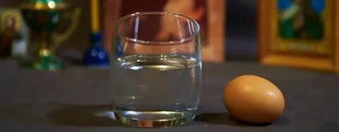 Яйцо в стакане на ночь в изголовье