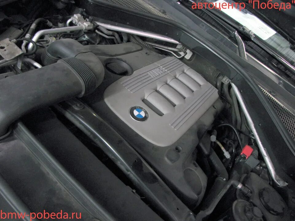 Капот е70. БМВ х5 е70 под капотом. BMW x5 e70 под капотом. БМВ е53 4.4 под капотом. БМВ х5 е70 3.0 под капотом.