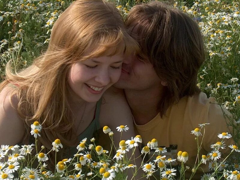 Картинки влюбленных. Любовь среди. Любовь в цветущем саду. Художник: max ginsburg. Отыскать любовь среди холода.