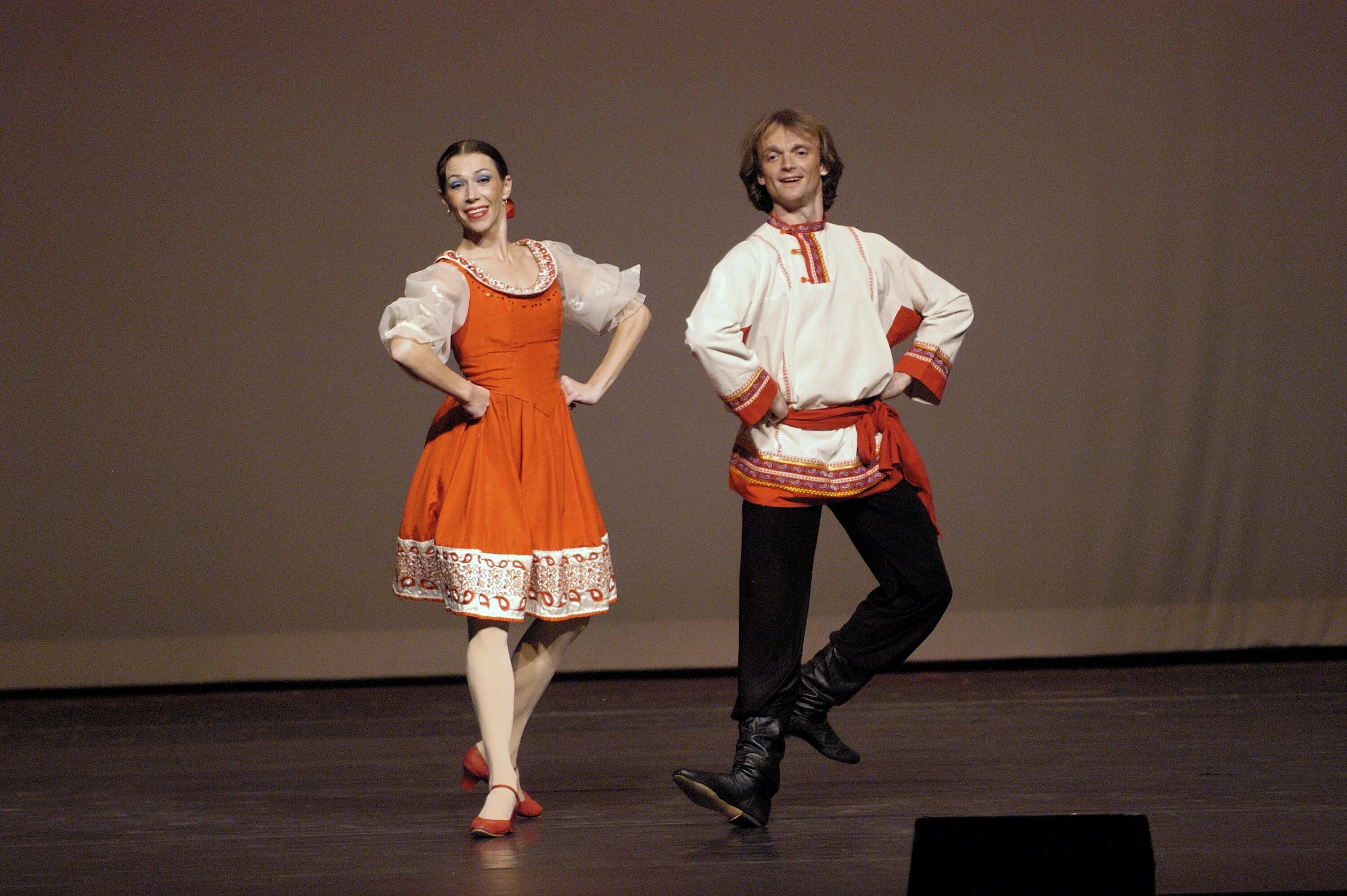 Народные танцы. Русский танец. Русско народные танцы. Современные народные танцы. Русские парные танцы