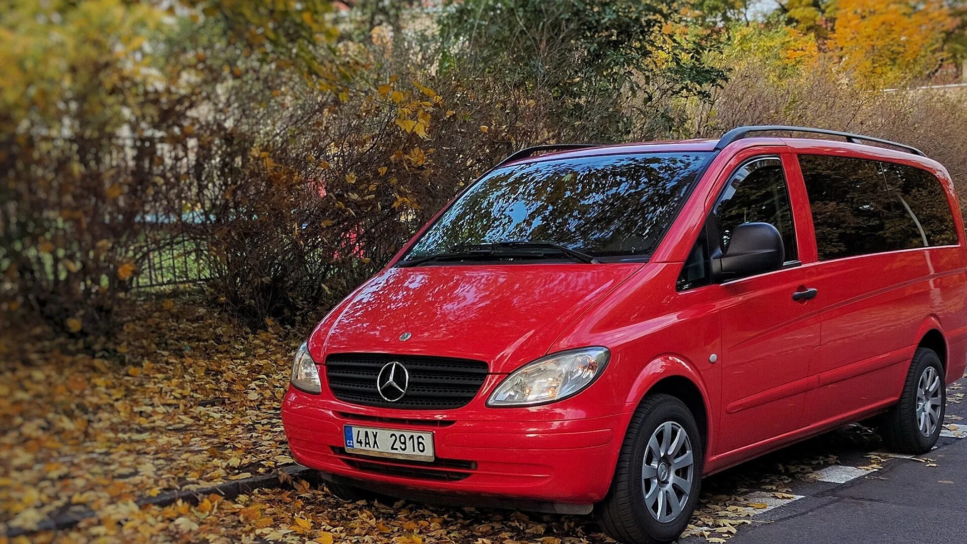 Купить мерседес бенц вито. Mercedes-Benz Vito 111. Mercedes-Benz Vito (2g). Mercedes Vito 111. Мерседес Вито красный.