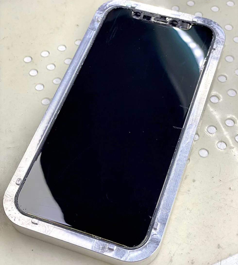 Ремонт стекла айфон 12. Стекло iphone 12. разбитый iphone 12 mini белый. стекла на айфон 12 мини. разбитый айфон 12.