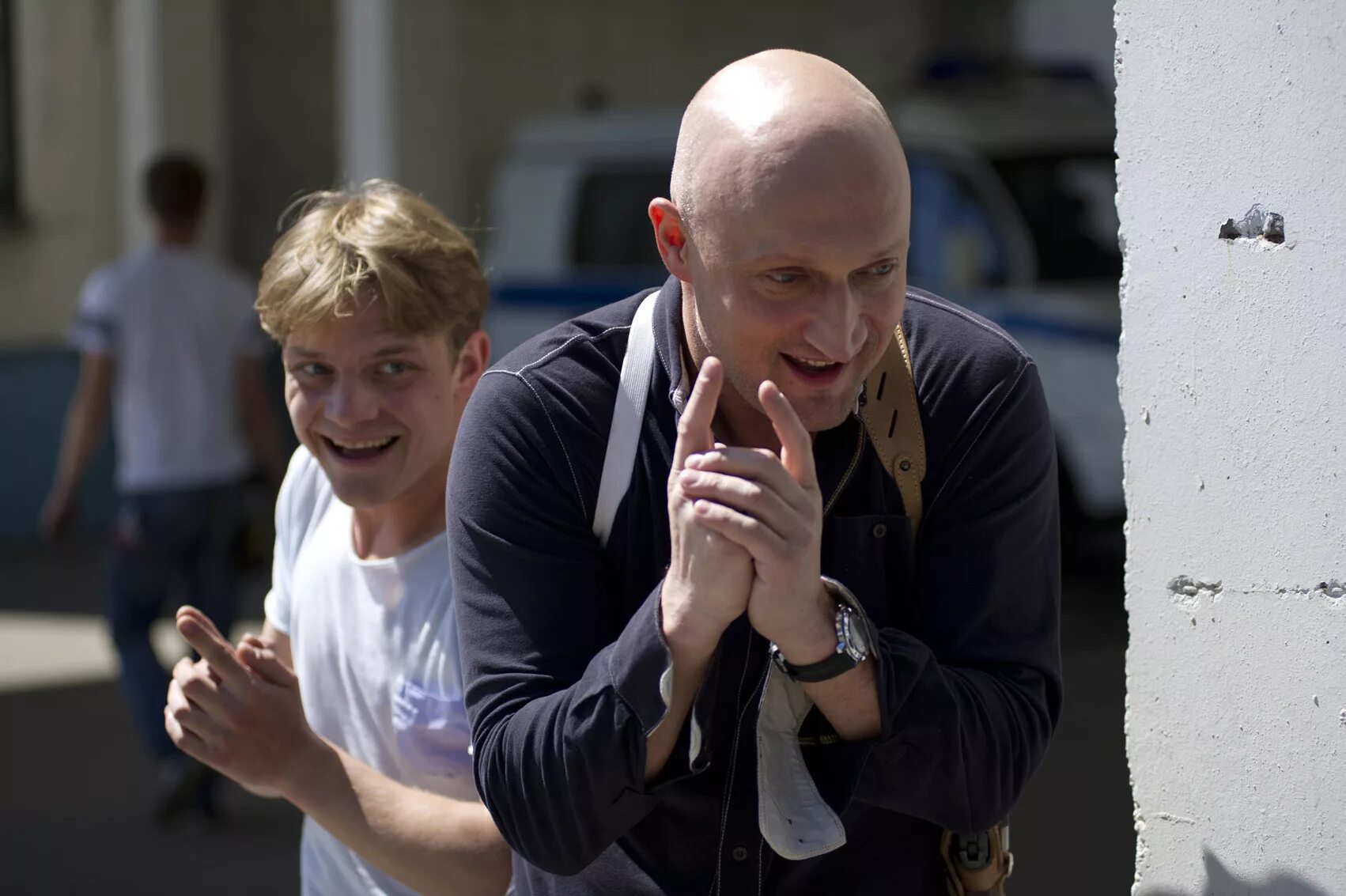 Рае 2013. Курьер из «рая» фильм 2013. Курьер из рая 2013 из фильма кадры. Курьер из рая постер. Евгений ткачук курьер из рая.