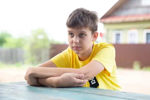 Мальчик сев