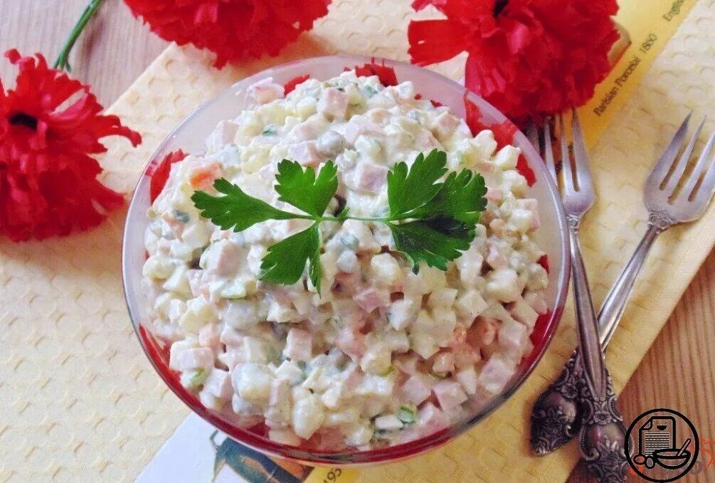 оливье с копченой курицей отзывы. украшение салата оливье. оливье с копченой курицей отзывы. оливье с копченой грудкой. а7111 оливье.