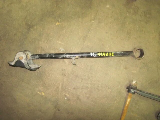 Болт штанги уаз 469. Болт продольная тяга. Акцент тагаз задние тяги. Болт продольной тяги лачетти. Болт на тягу sitrak.