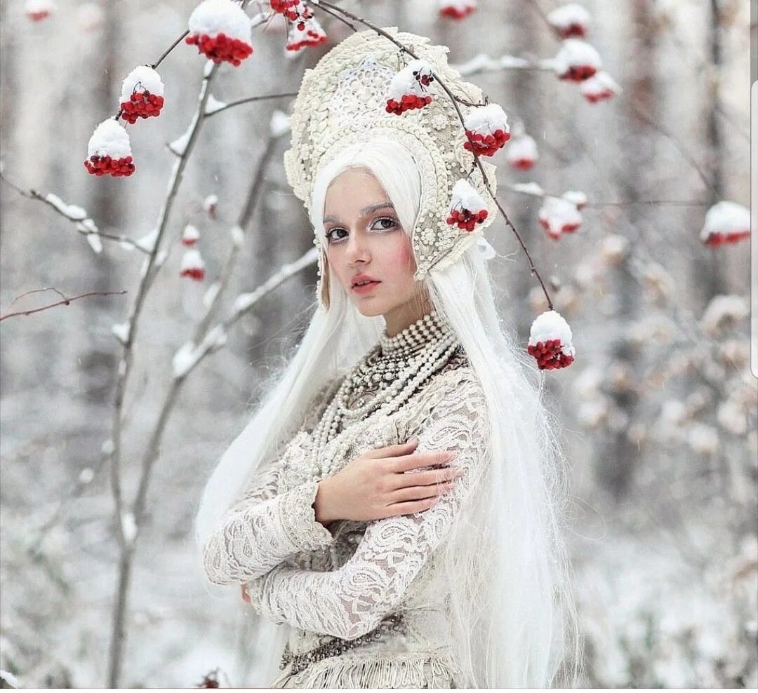 Сказочный образ. Сказочный фотограф Маргарита Карева. Снежная Королева Маргарита Карева. Фотограф Маргарита Карева зима. Маргарита Карева в рябине.