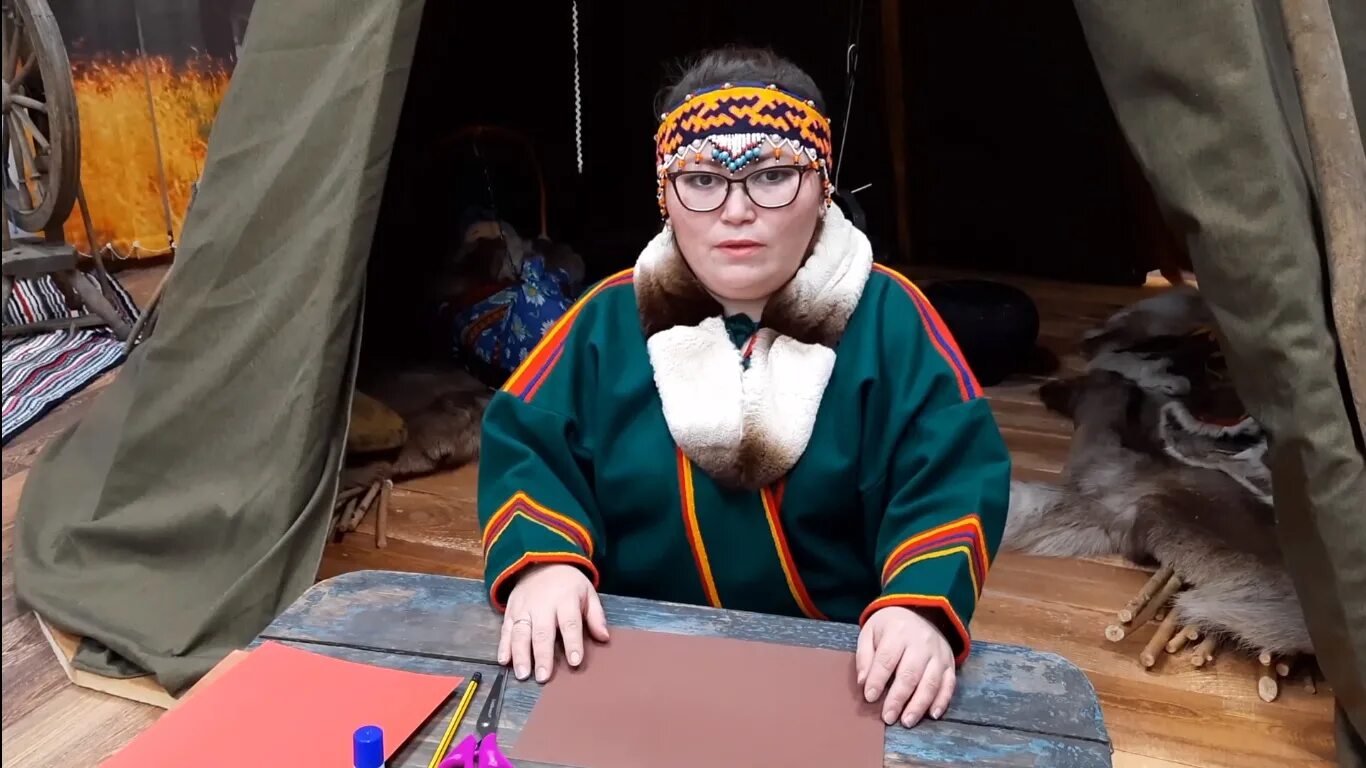 Красный чум лукойл. Красный чум. Красный чум в 30-х годах. Чум яранга юрта. Чум тазовский музей.