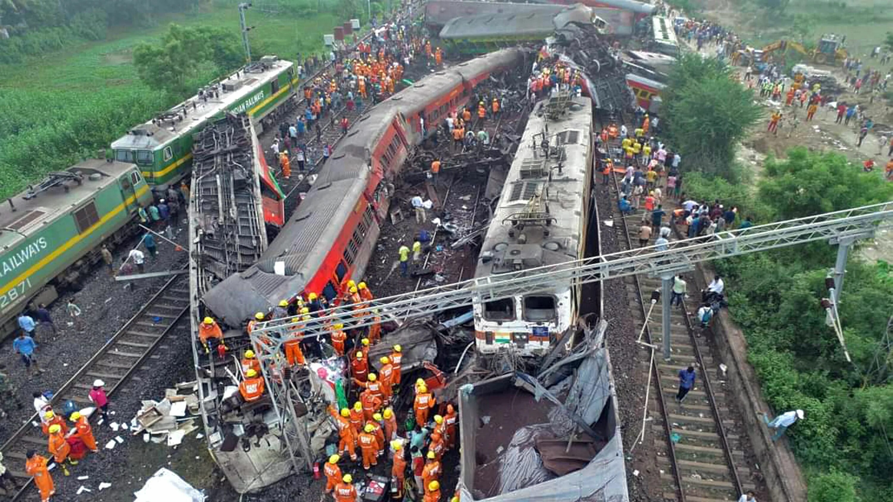Крушение больших. ЖД катастрофа Индия 2023. Железнодорожная катастрофа в Индии 2023. Катастрофа в Индии 2023 поезда.