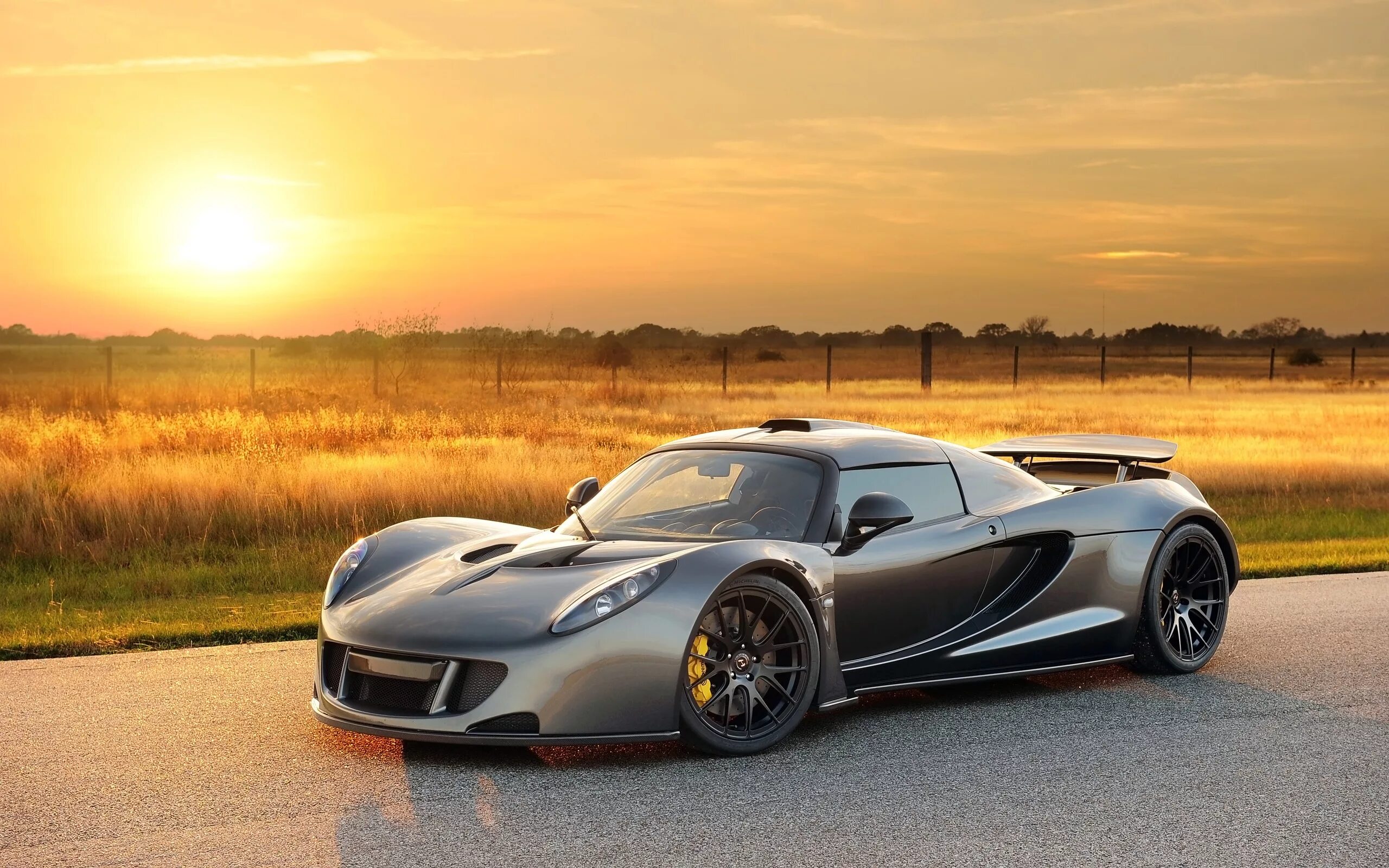 Хеннесси веном гт. Хеннесси venom gt. Хеннесси машина. Машина hennessey venom f5. Машина hennessey venom.