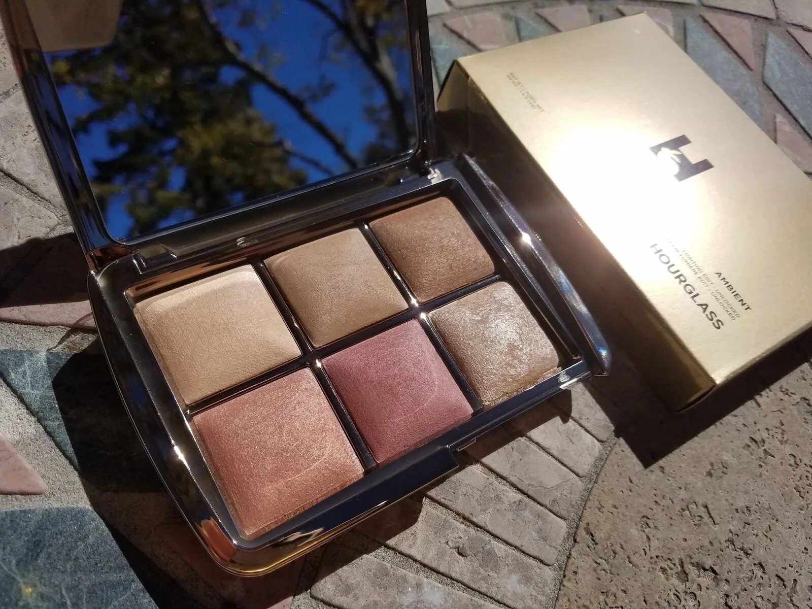 Ambient lighting edit. Hourglass палетка volume 4 2019. палетка для лица hourglass ambient lighting edit unlocked butterfly. hourglass палетка из 6 цветов 2025. hourglass палетка из 6 цветов.