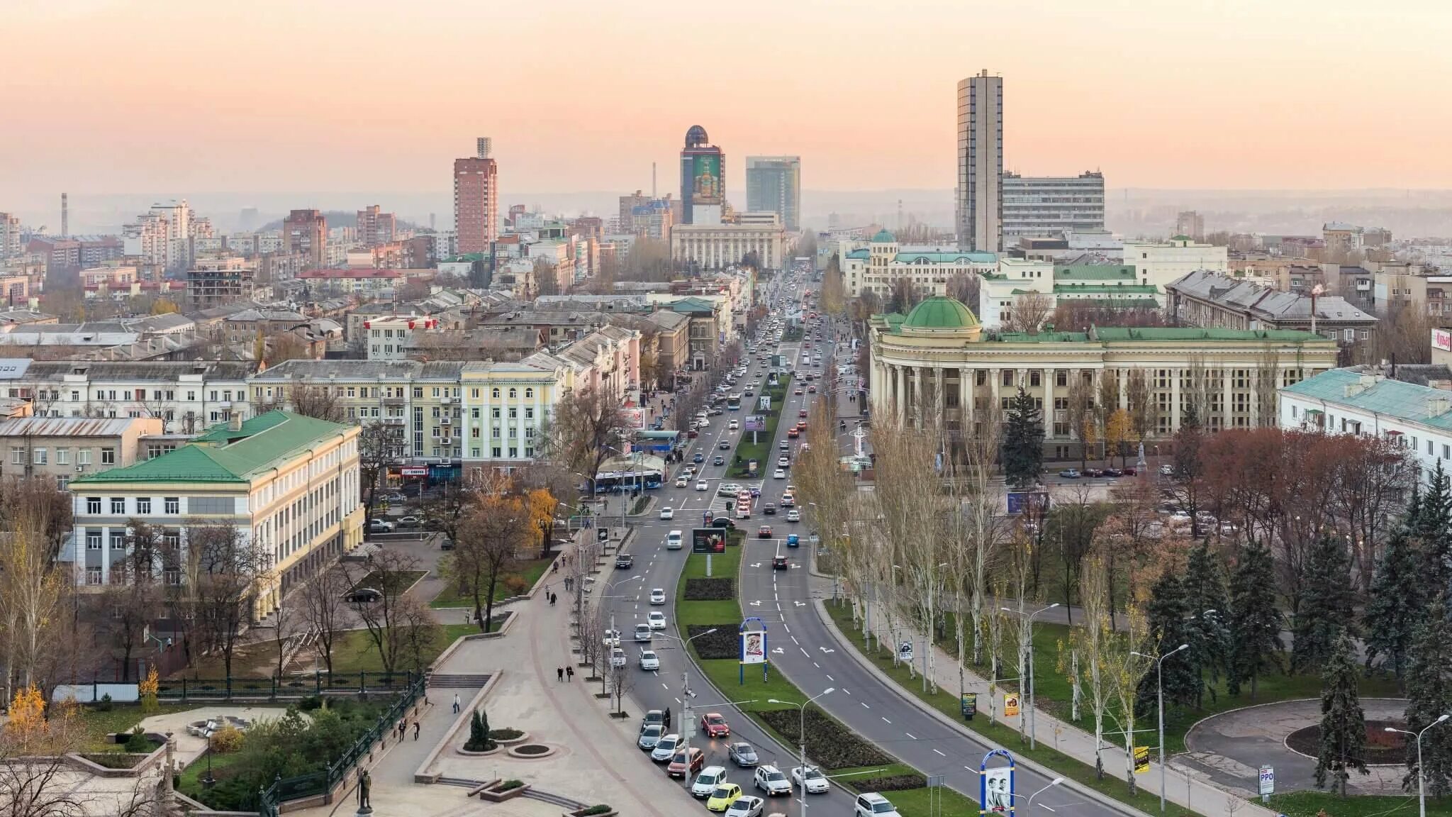 Донецк 2013 центр. Набережная донецк днр. Ночной донецк донбасс. Ночной донецк днр. Город донецк донецкая область.