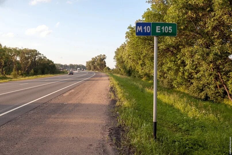 Река муравка шаховской район. Первомайский район алтайский край на карте. До ближайшей деревни еще несколько километров. 14 км дороги кемь-калевала дорожный знак. Текст малые нисогоры.