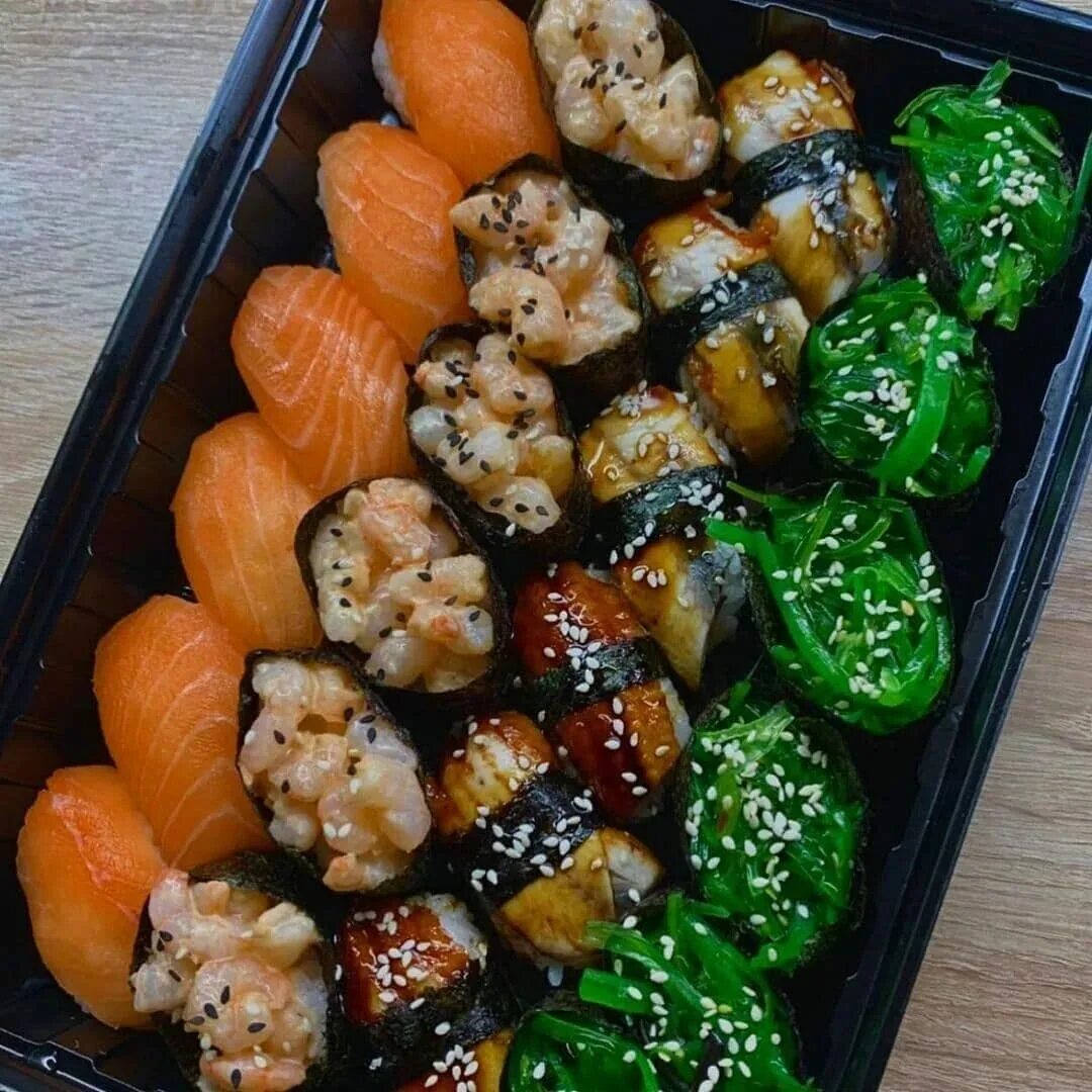 Суши вок режим работы. Суши wok. роллы в коробочке. роллы суши вок. суши вок хозяин.