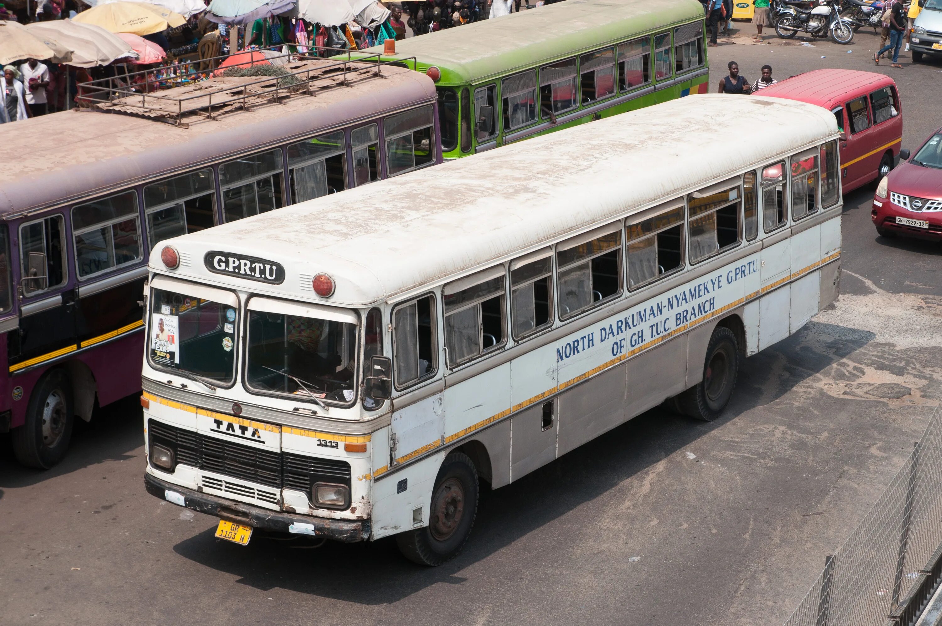 Автобус фабрика 8. Tata Bus. Автобус тата. Автобус тата Индия. Автобус тата старый.