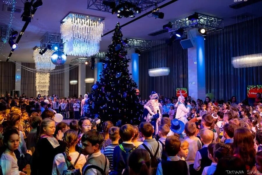 золушка театр юного зрителя екатеринбург. спектакль пиковая дама в тюзе екатеринбург. тюз екатеринбург новогоднее представление. ёлка тюз саратов. тюз екатеринбург новогоднее представление.