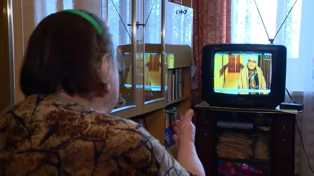 Старый телевизор 20 каналов. Телевизор для аналоговое Телевидение. Плохой телевизор. Аналоговое Телевидение в России. Трансляция на телевизор.