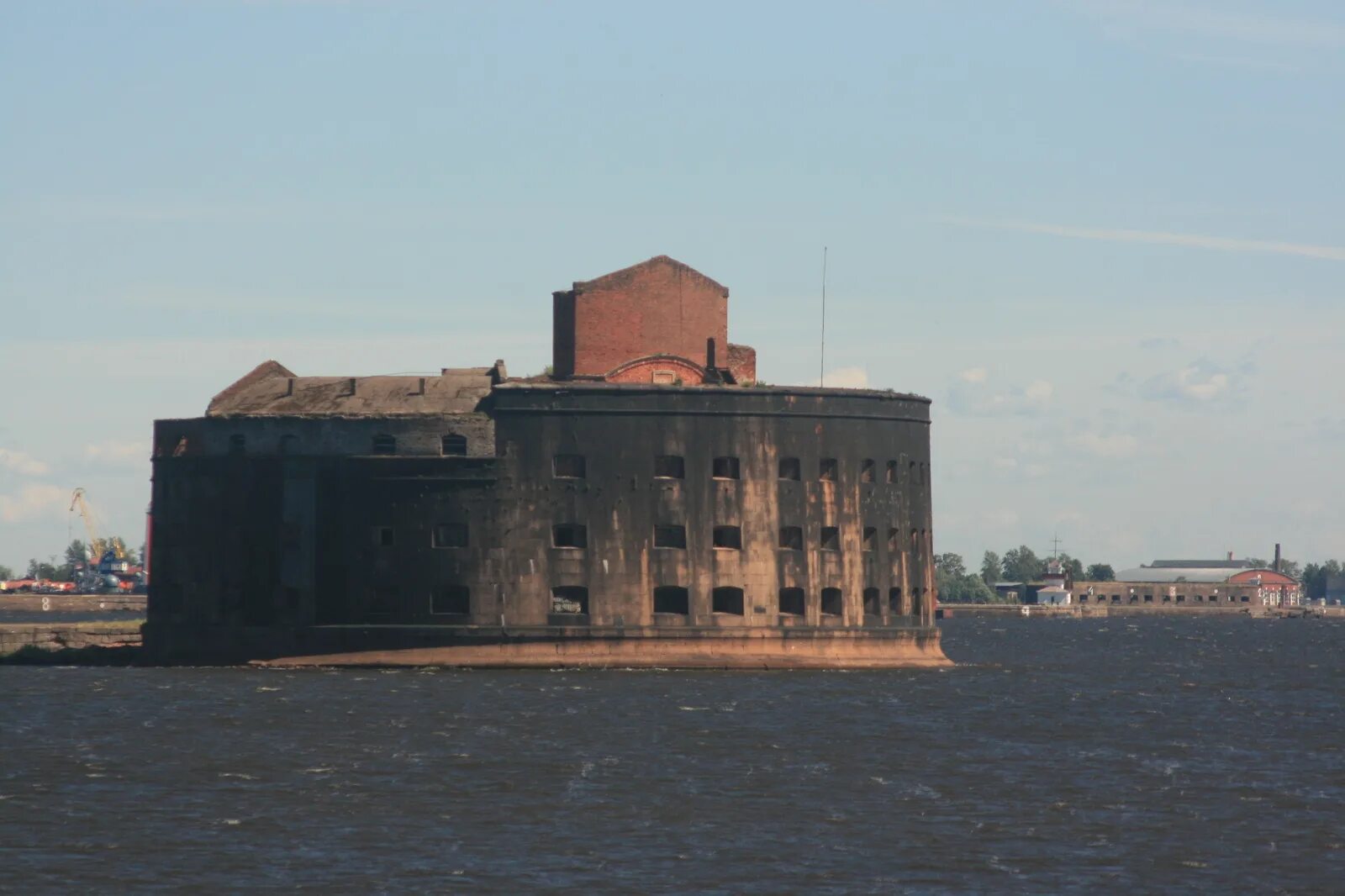 Экскурсия в кронштадт на автобусе. Дом лайнер на октябрьской набережной. Экскурсии в кронштадте на месте. Кронштадтские форты. Экскурсия по кронштадту.