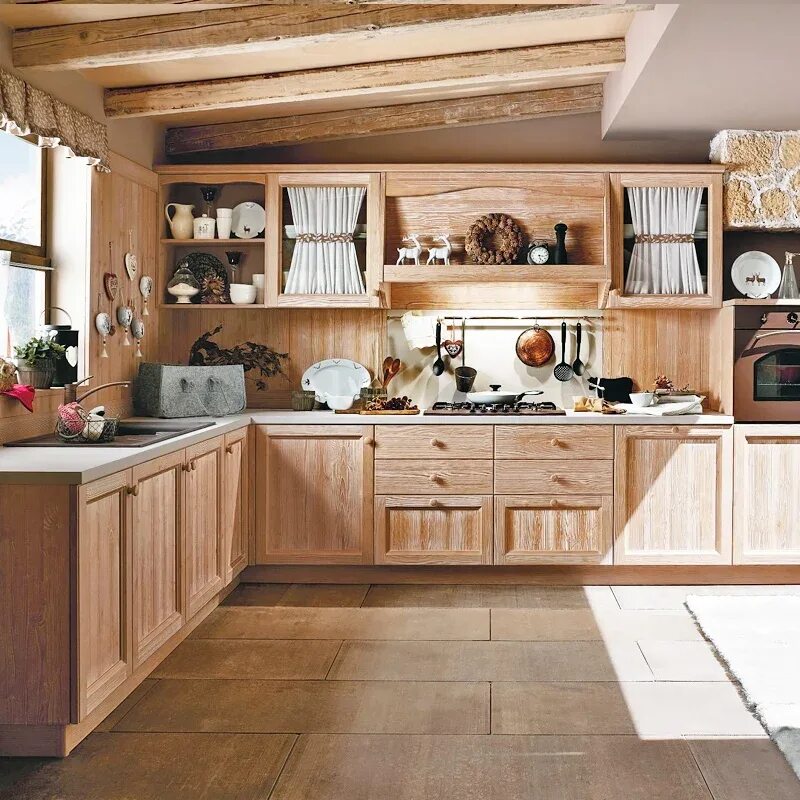 Кухни хорошие деревянные. Кухонный гарнитур в стиле Кантри. Деревянная кухня в деревенском стиле. Кухня из дерева в деревенском стиле. Кухни деревянные современные.