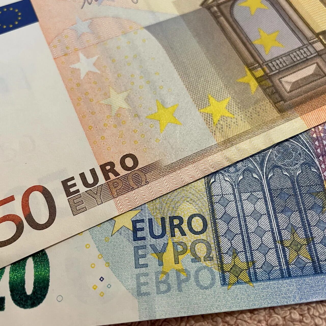 Евро. Крах евро. Валюта картинки. Евро фото. Евросоюз заморозит активы