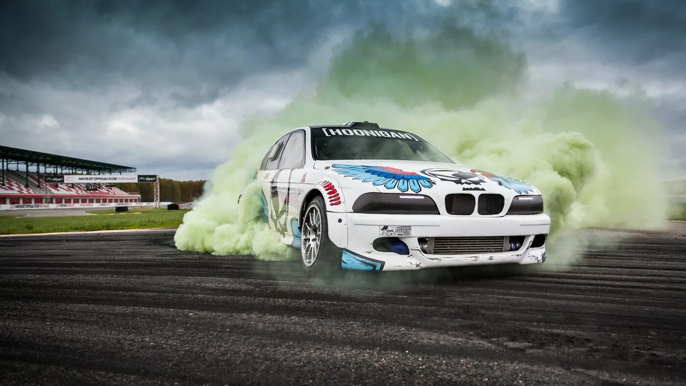 Bmw m5 f10. Бмв м5 ф90 дрифтмит. Bmw e60 дрифт. Bmw e60 m5 бернаут. Бмв е60 дрифт.