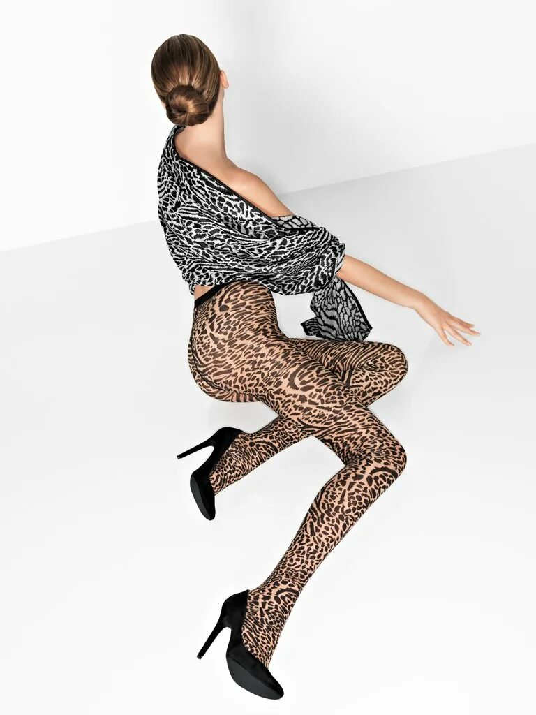 Леопардовые колготки. Колготки леопард Wolford. Колготы Wolford 2013. Кальцедония леопардовые колготки. Wolford леопардовые колготки.