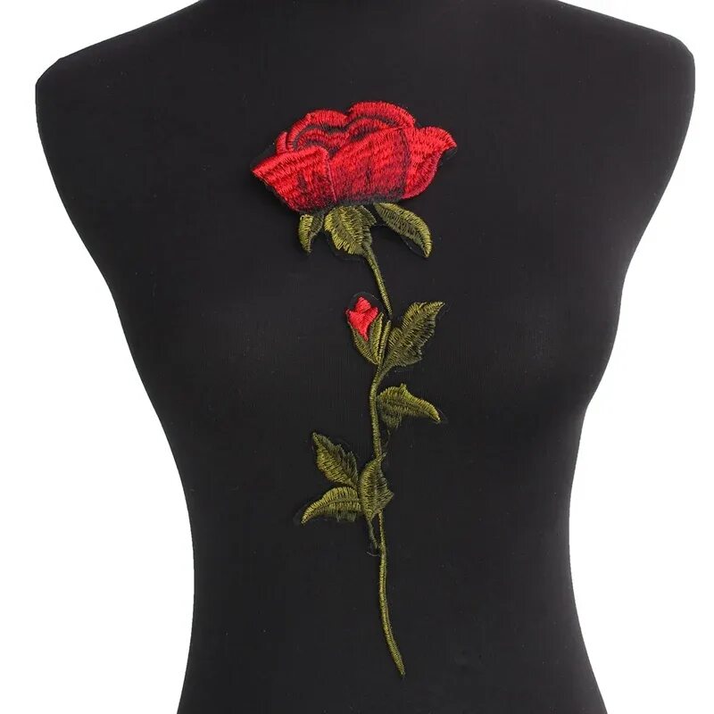 Цветок на одежде 2024. Вышивка розы на одежде. Аппликации на одежду. Аппликация на одежду цветы. Аппликация вышивка на одежду.