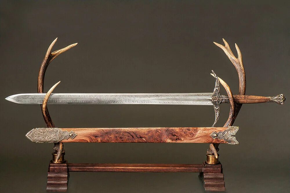 Валирийская сталь oathkeeper. Меч из игры престолов. Валирийская сталь игра. Меч джона сноу. Мечи валирийская сталь.